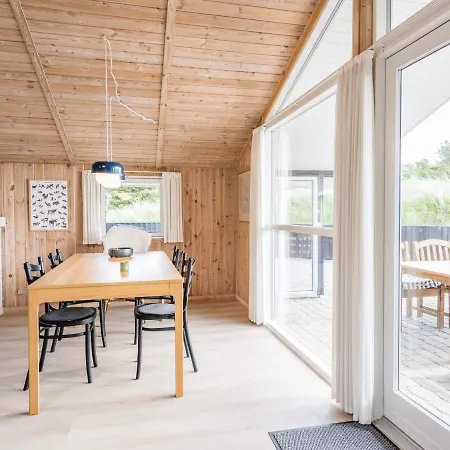 Vakantiehuis Holiday Lxiv *